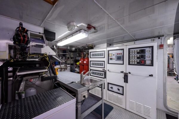 2003 Burger Tri-Deck FOR SALE - Image 19