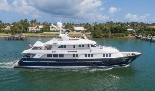 2003 Burger Tri-Deck FOR SALE - Image 2