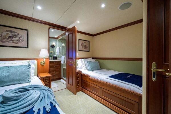 2003 Burger Tri-Deck FOR SALE - Image 10