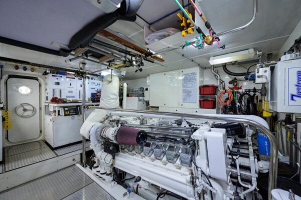 2007 Lazzara Yachts FOR SALE - Image 9