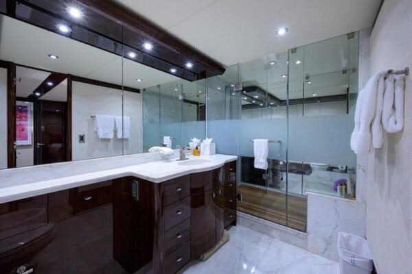 2007 Lazzara Yachts FOR SALE - Image 25