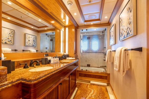 2009 Trinity Yachts UNBRIDLED FOR SALE - Image 11
