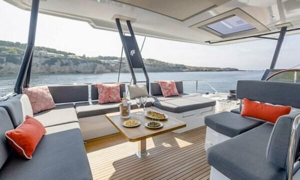 2024 Fountaine Pajot Samana - Image 9