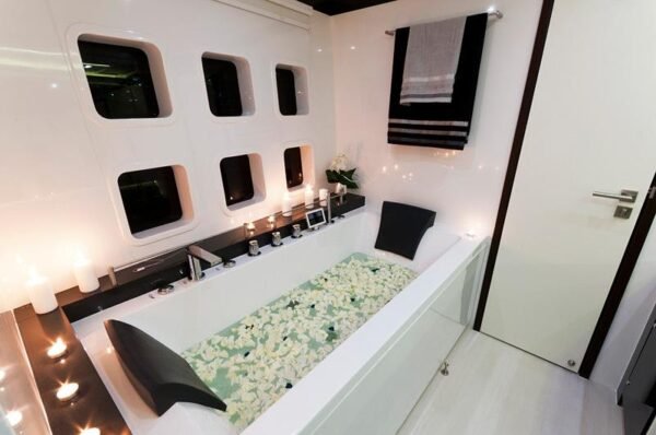 Sunreef 70 Sailing Mulan - Image 15