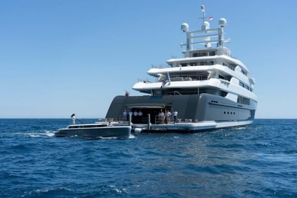 ILLUSION PLUS Motor yacht for sale - Image 29