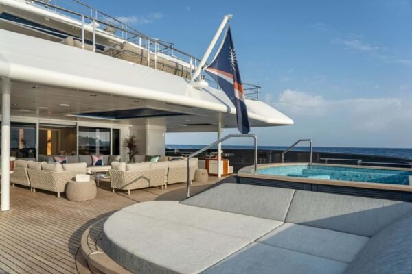 ILLUSION PLUS Motor yacht for sale - Image 24