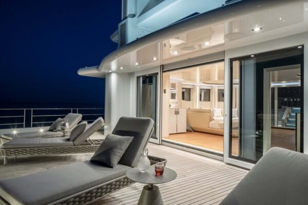 ILLUSION PLUS Motor yacht for sale - Image 23