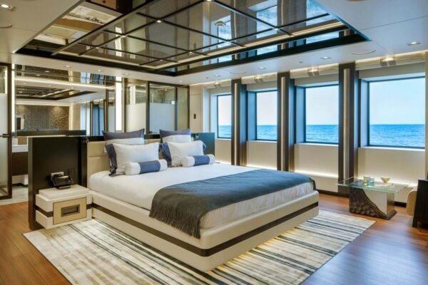 ILLUSION PLUS Motor yacht for sale - Image 10