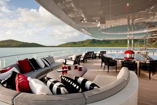 INVICTUS Motor yacht for sale - Image 12