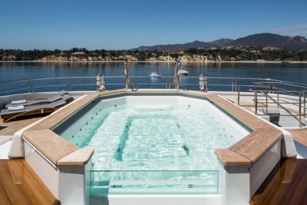 INVICTUS Motor yacht for sale - Image 15