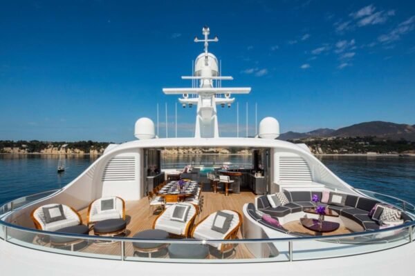 INVICTUS Motor yacht for sale - Image 11