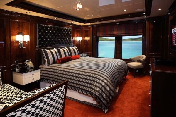 INVICTUS Motor yacht for sale - Image 8