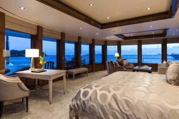 INVICTUS Motor yacht for sale - Image 6