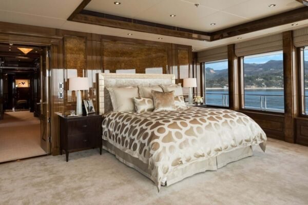 INVICTUS Motor yacht for sale - Image 5