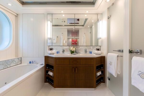 LADY E Motor yacht for sale - Image 15