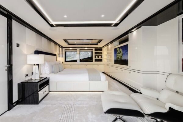 PAPA Motor yacht for sale - Image 10