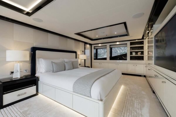 PAPA Motor yacht for sale - Image 11