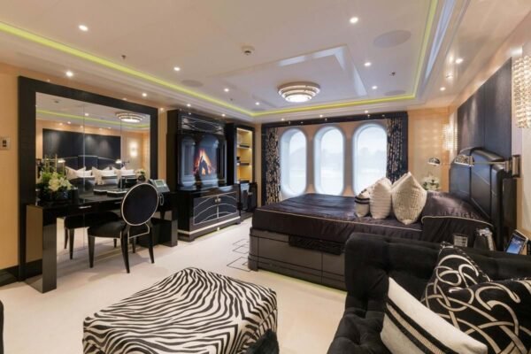 PHOENIX 2 Motor yacht for sale - Image 18