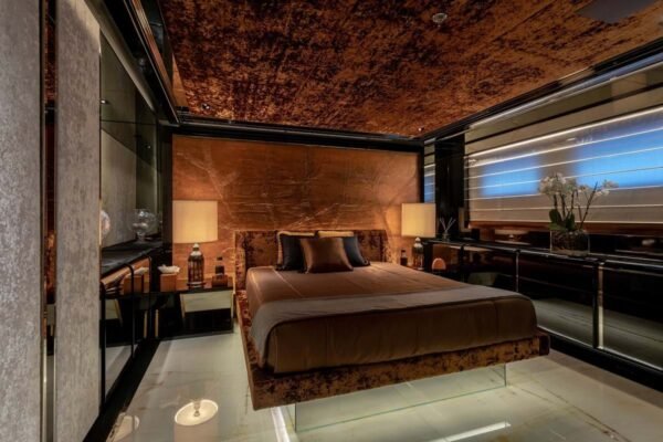 SARASTAR Motor yacht for sale - Image 10