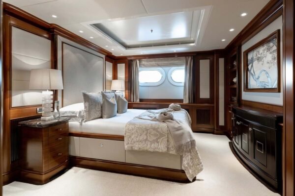 SEANNA Motor yacht for sale - Image 10