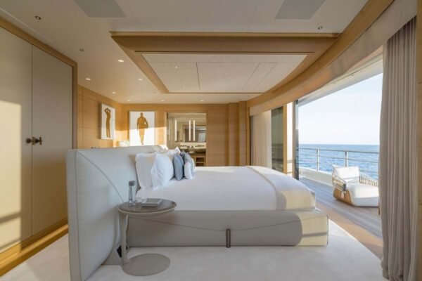 HERE COMES THE SUN Motor yacht for sale - Image 14