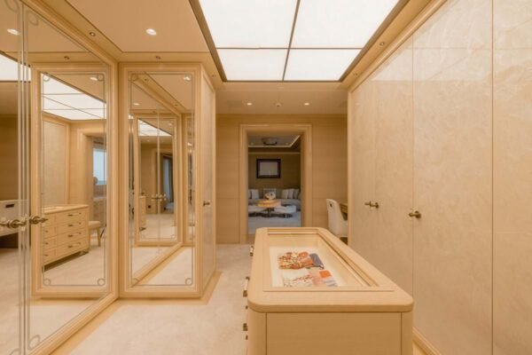 HERE COMES THE SUN Motor yacht for sale - Image 6