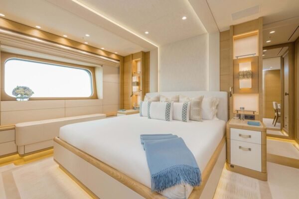 HERE COMES THE SUN Motor yacht for sale - Image 33