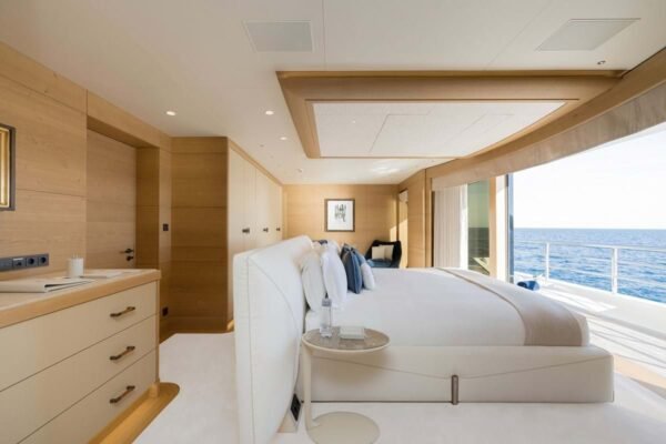 HERE COMES THE SUN Motor yacht for sale - Image 12