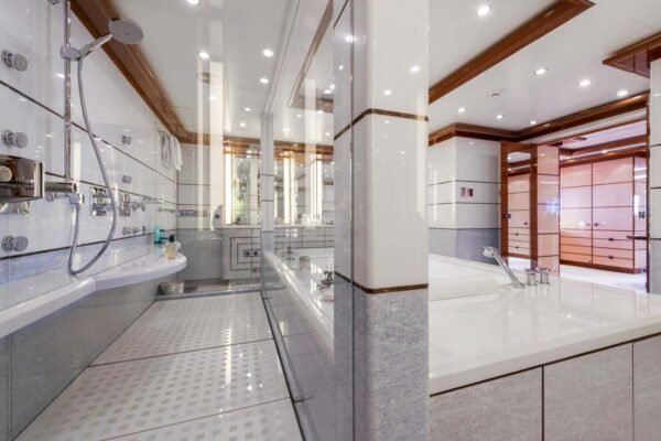 Y701 Motor yacht for sale - Image 14