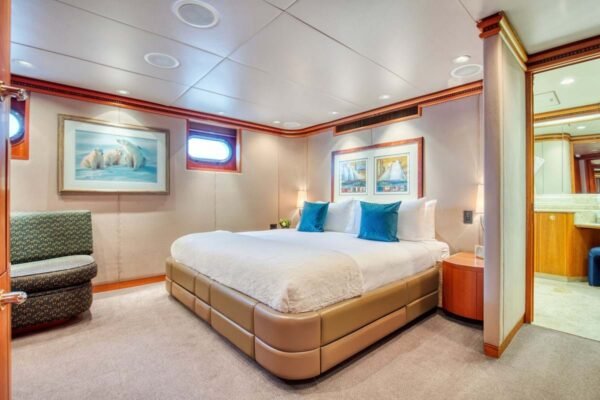 ICE BEAR Motor yacht for sale - Image 16