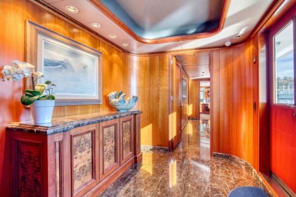 ICE BEAR Motor yacht for sale - Image 7