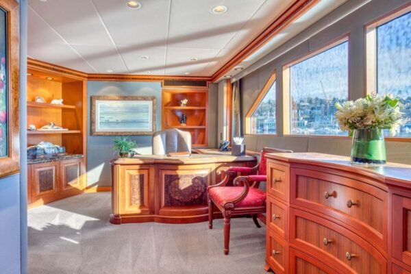 ICE BEAR Motor yacht for sale - Image 9