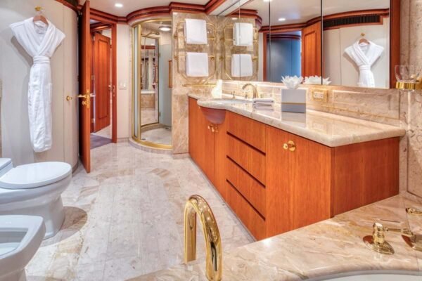 ICE BEAR Motor yacht for sale - Image 13