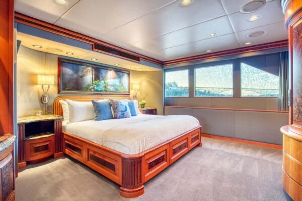 ICE BEAR Motor yacht for sale - Image 11
