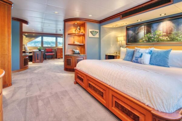 ICE BEAR Motor yacht for sale - Image 12
