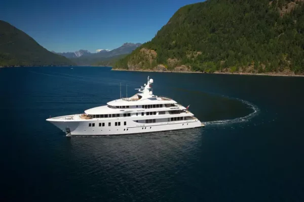 INVICTUS Motor yacht for sale